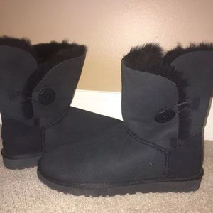 Black ugg boots